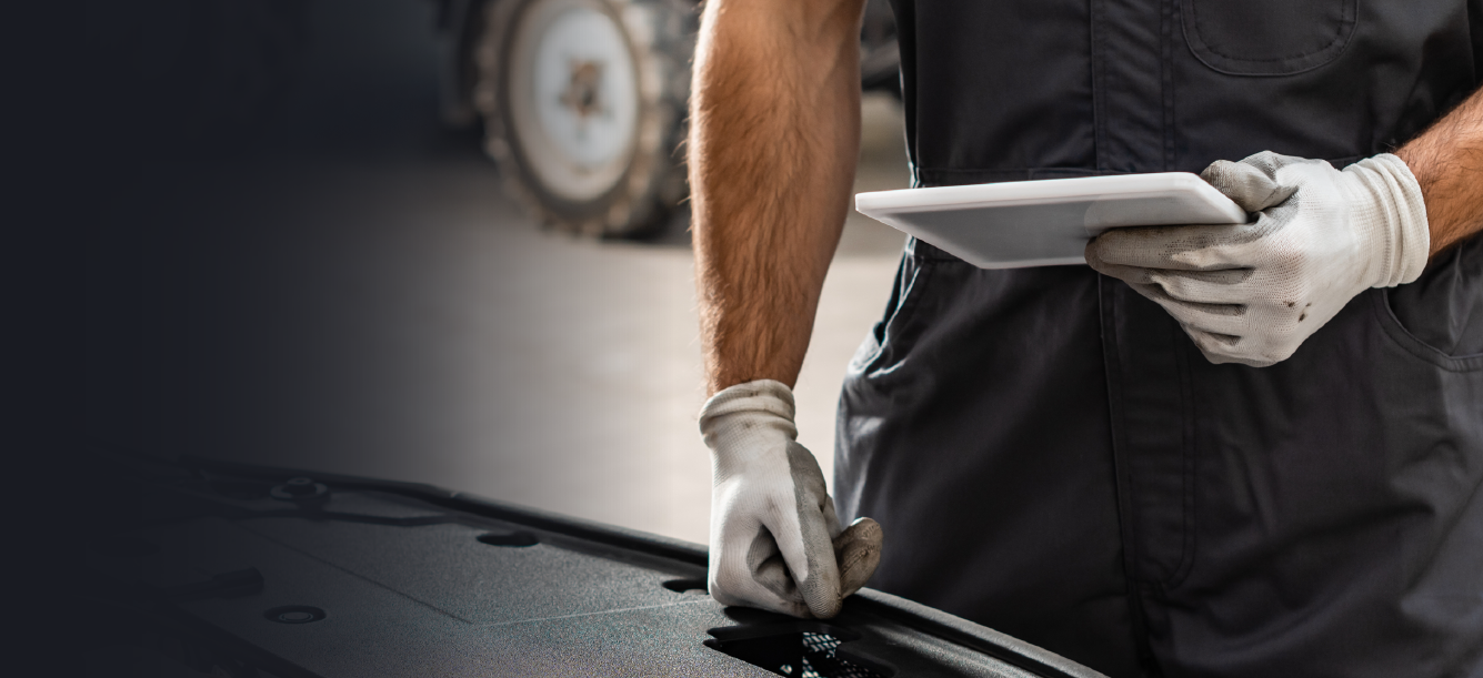 Mechanic using autoVHC software